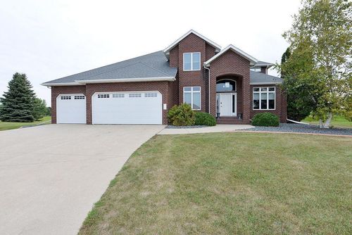 3516 Westmoor Cir, Moorhead, MN, 56560-6923 | Card Image