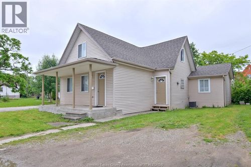 825 Brant St, Windsor, ON, N9A3G2 | Card Image