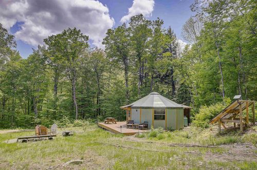 2554 Hurricane Mountain Rd, North Conway, NH, 03860-5320 | Card Image