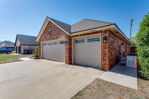821 W Cabillo Way, Mustang, OK, 73064-3872 | Card Image