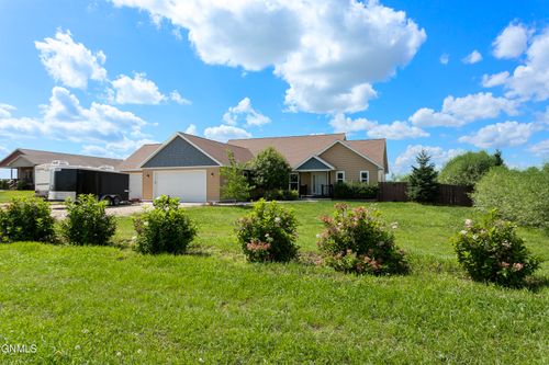 5481 Sweet Clover Ln, Williston, ND, 58801-8955 | Card Image