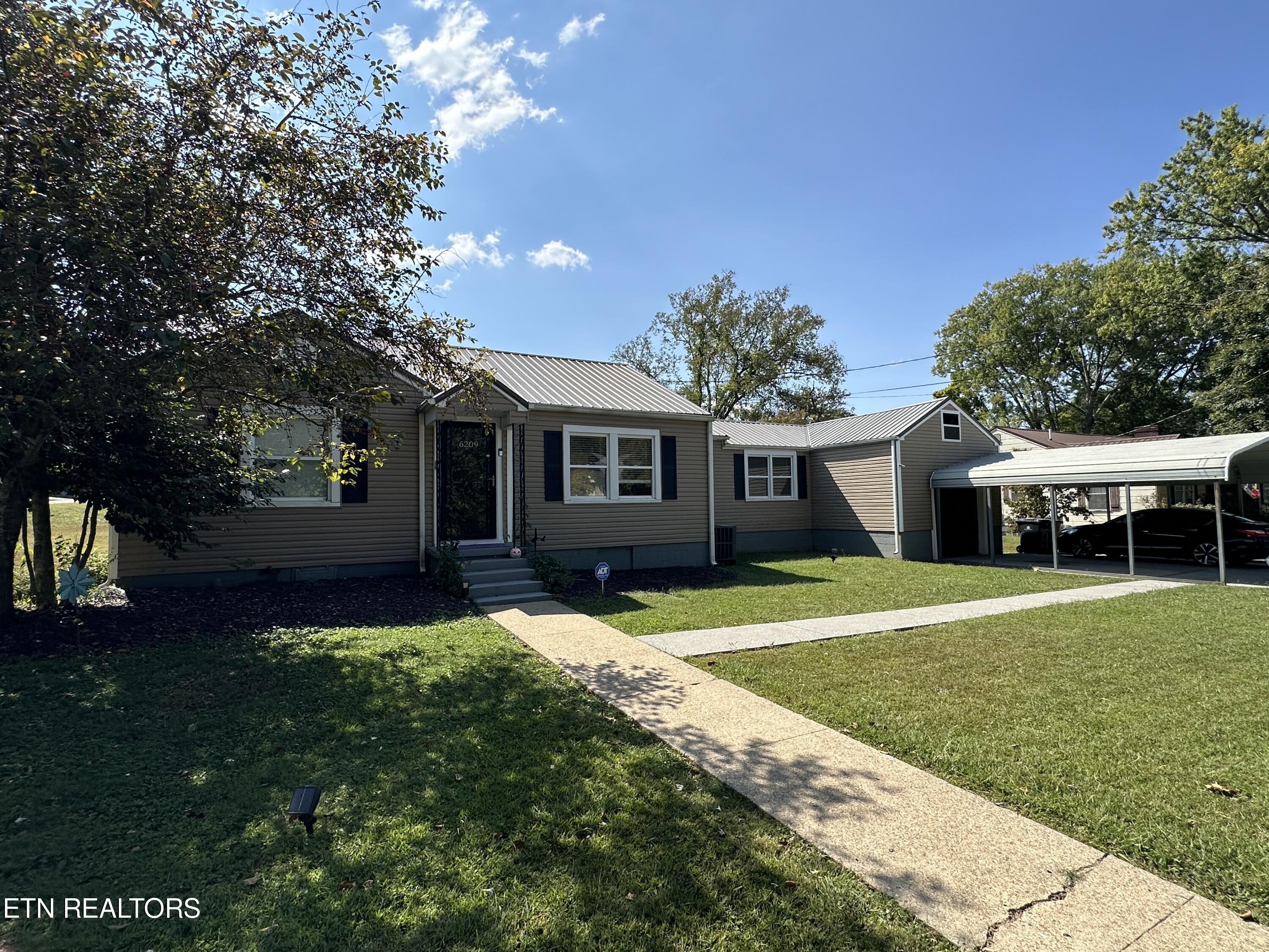 Thomas Rd, Knoxville, TN 37920