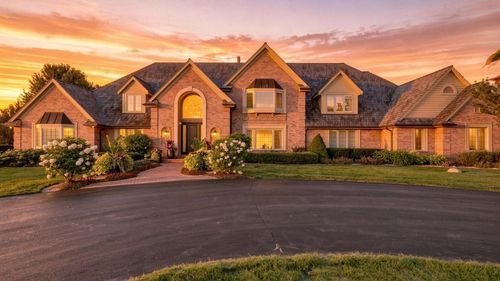9648 N Columbia Drive, Mequon, WI, 53092 | Card Image