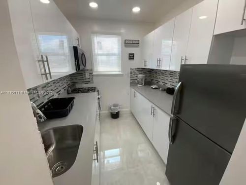 324 Van Buren St, Hollywood, FL, 33019-1711 | Card Image