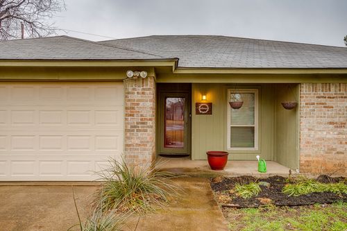 1105 Holly Ct, Benbrook, TX, 76126-3810 | Card Image