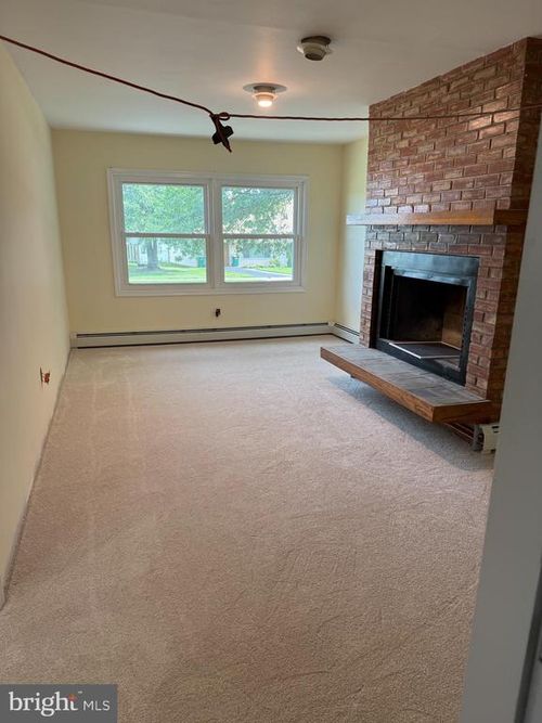 19 Vicar Ln, LEVITTOWN, PA, 19054-1309 | Card Image