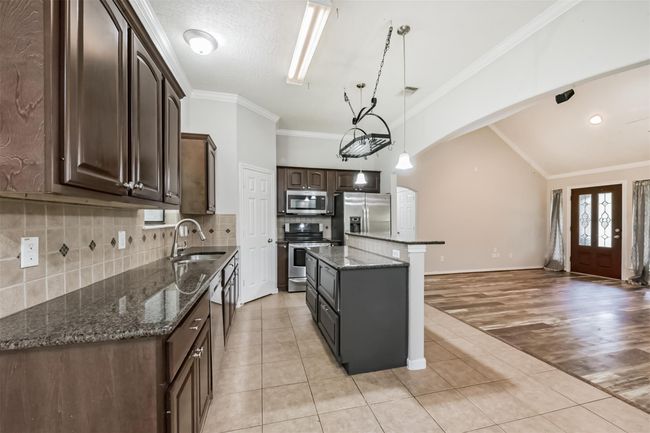 20748 Lazy Creek Dr, House other with 3 bedrooms, 3 bathrooms and 4 parking in New Caney TX | Image 5