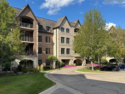 apt-102-1800 Amberley Ct, Lake Forest, IL, 60045-1057 | Card Image