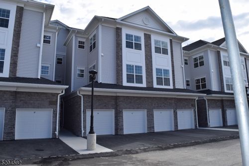 67 Veterans Way, Morris Plains, NJ, 07950-2474 | Card Image