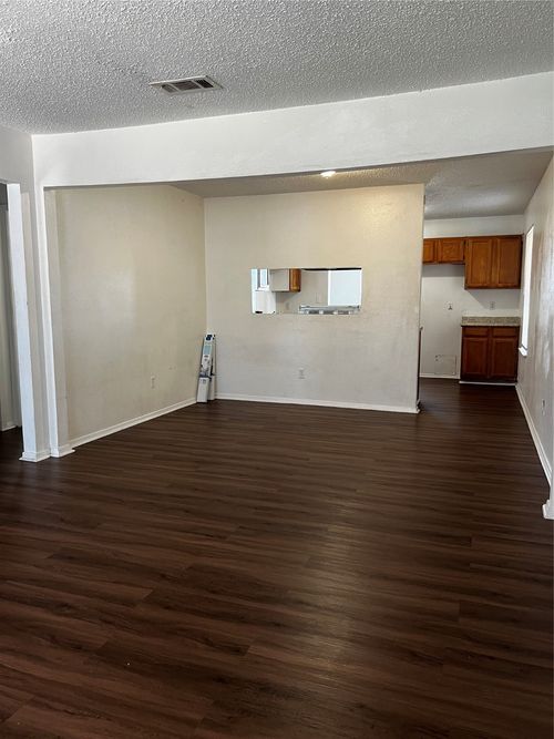 319 Ware Dr, Grand Prairie, TX, 75051-3062 | Card Image