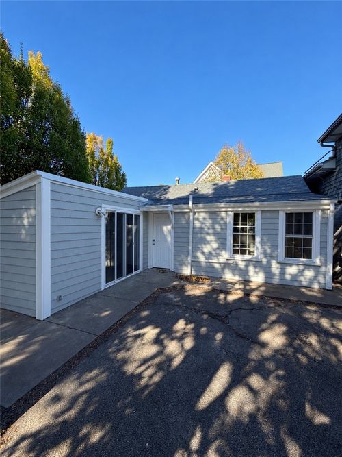 10 Central St, Warren, RI, 02885-2669 | Card Image