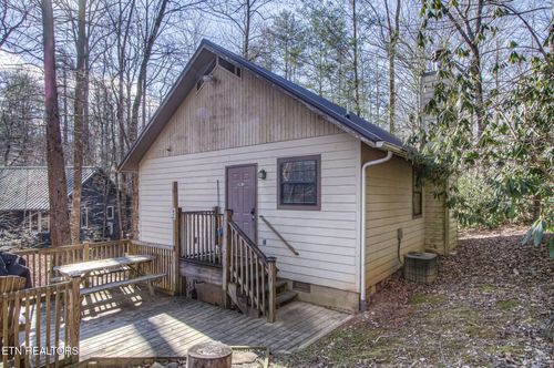 216 Whaley Dr, Gatlinburg, TN, 37738-5933 | Card Image