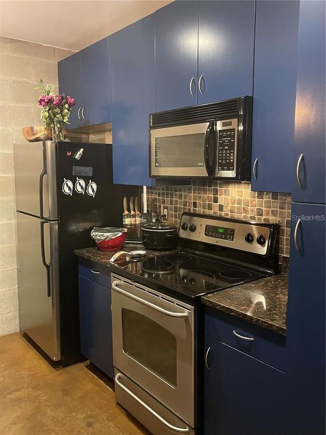 UNIT-27 - 2001 E 2 Nd Ave, Condo with 1 bedrooms, 2 bathrooms and null parking in TAMPA FL | Image 43