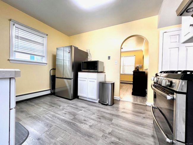 17 Rock Spring Rd, House other with 3 bedrooms, 3 bathrooms and null parking in Stamford CT | Image 6