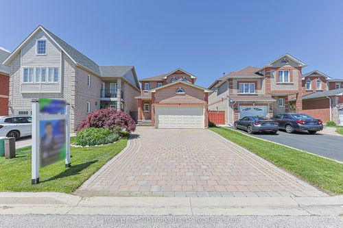 81 Eastpine Dr, Markham, ON, L3R4T2 | Card Image