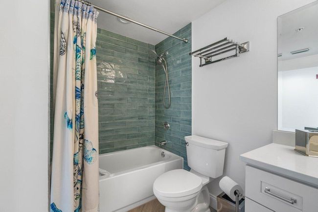 APT-401 - 300 Uno Lago Dr, Condo with 3 bedrooms, 2 bathrooms and null parking in Juno Beach FL | Image 25