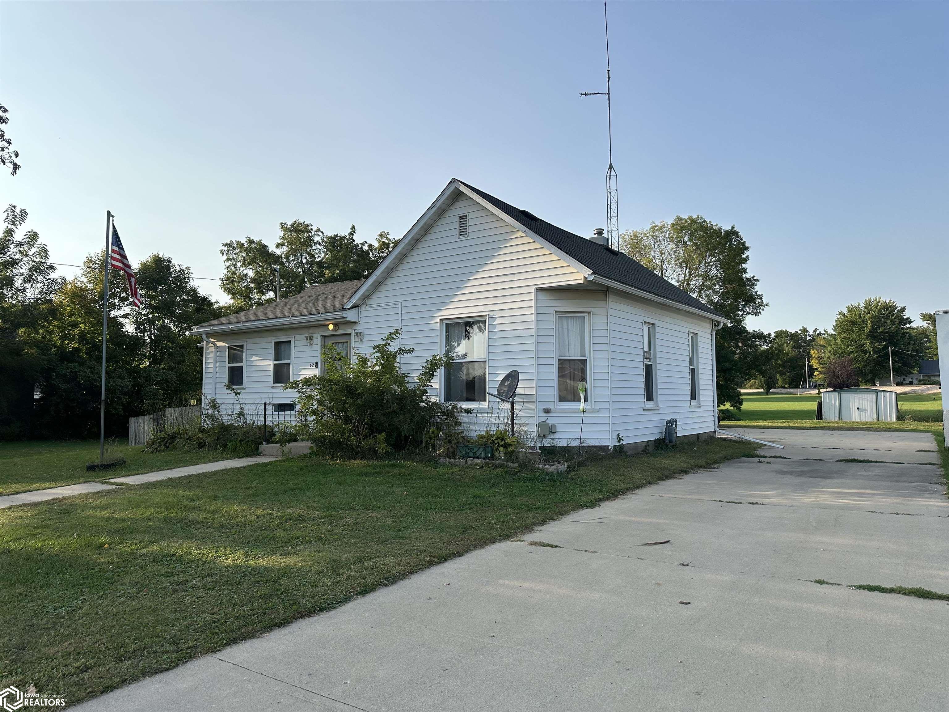 Cedar St, Osage, IA 50461