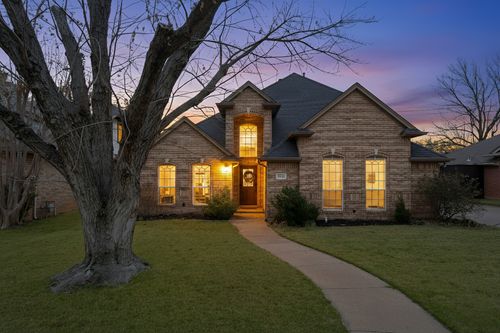 1068 Rosewood Dr, Grapevine, TX, 76051-7804 | Card Image