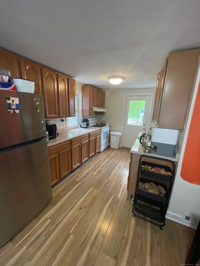81 Benedict St, Home with 3 bedrooms, 1 bathrooms and 2 parking in Norwalk CT | Image 6