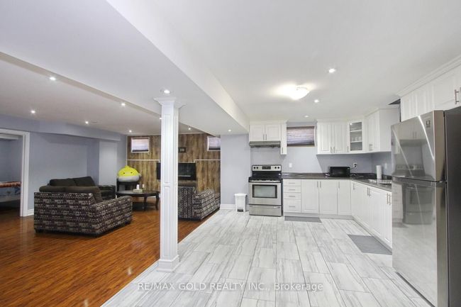 14 Ladbrook Cres, House other with 7 bedrooms, 5 bathrooms and 4 parking in Brampton ON | Image 42