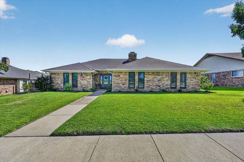 2226 Carmel Dr, Carrollton, TX, 75006-2801 | Card Image