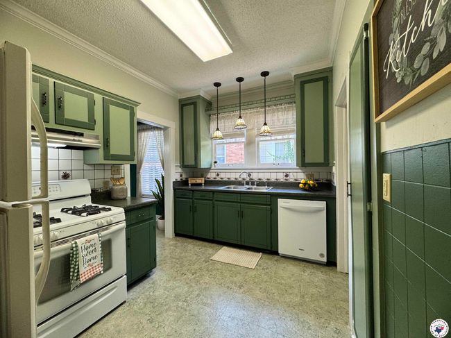 2504 Walnut St, House other with 2 bedrooms, 2 bathrooms and null parking in Texarkana TX | Image 11