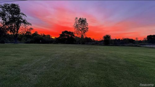 9507 Modena Farms, South Lyon, MI, 48178-7109 | Card Image