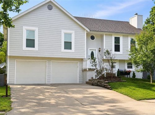 808 Heather Dr, Belton, MO, 64012-4717 | Card Image