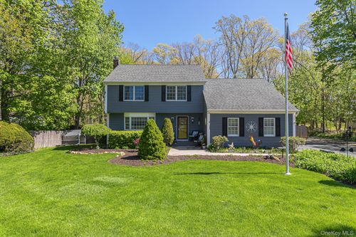 283 Pipe Stave Hollow Rd, Miller Place, NY, 11764-2141 | Card Image