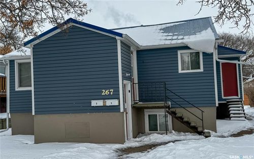 267 7th Ave Nw, Swift Current, SK, S9H0Y9 | Card Image