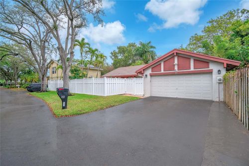 66 Forest Cir, Hollywood, FL, 33026-1107 | Card Image