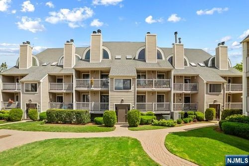 605 River Renaissance, East Rutherford, NJ, 07073-1630 | Card Image