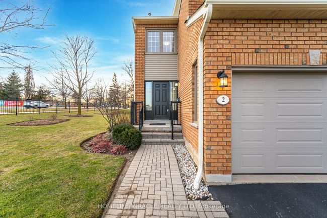 24 - 2 Huntingwood Ave, Condo with 4 bedrooms, 3 bathrooms and 2 parking in Dundas ON | Image 4