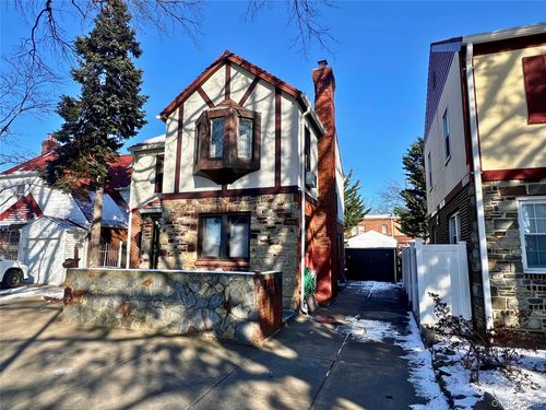 47 Utopia Pkwy, Flushing, NY, 11358-3839 | Card Image