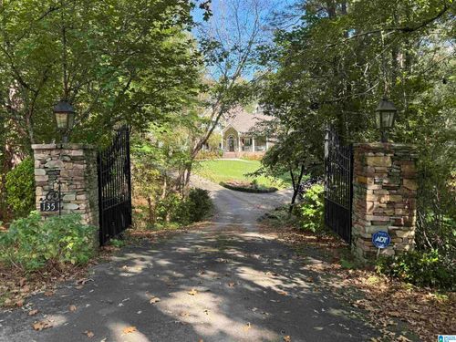 135 Yvonne St, Trussville, AL, 35173-1968 | Card Image