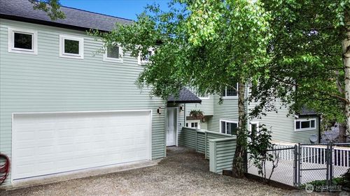 8523 25th Ave Ne, Seattle, WA, 98115-3401 | Card Image