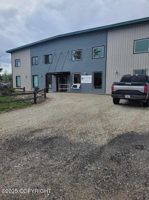 3408 International St, Fairbanks, AK, 99701-7901 | Card Image