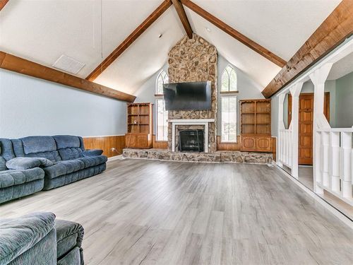 8104 Westwood Cir, Oklahoma City, OK, 73127-4834 | Card Image