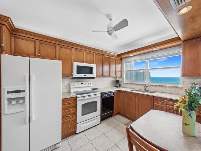 APT-928D - 3310 S Ocean Blvd, Condo with 1 bedrooms, 2 bathrooms and null parking in Highland Beach FL | Image 7