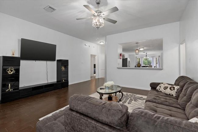 22711 Tree House Ln, House other with 3 bedrooms, 2 bathrooms and 2 parking in Spring TX | Image 9