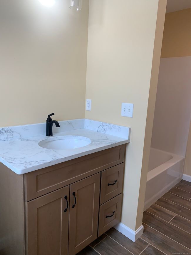 Main Bath (alt) | Image 18