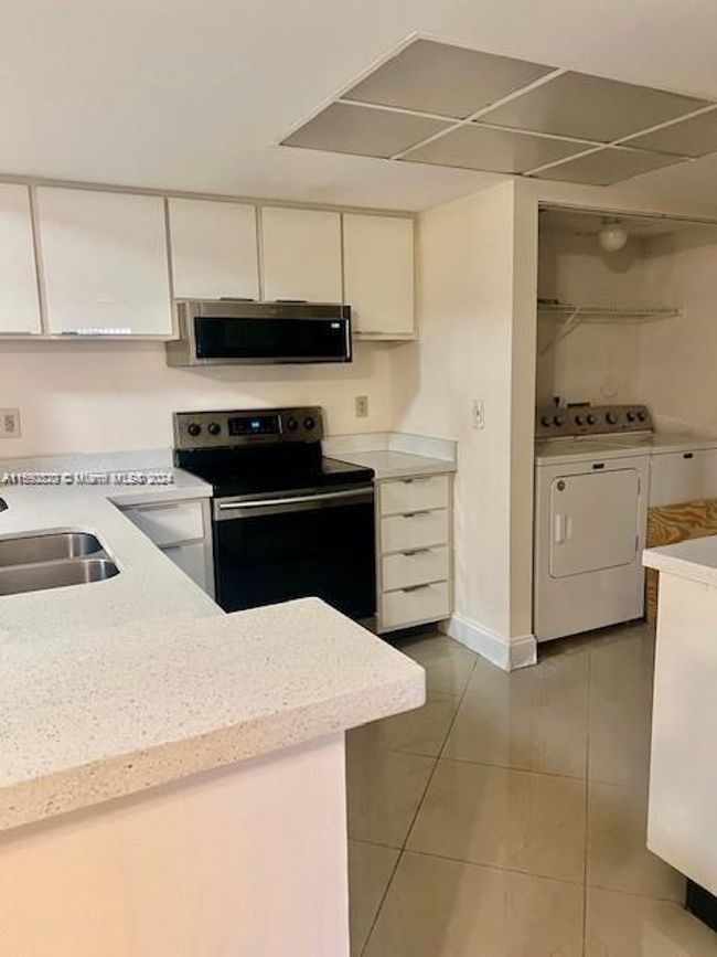 APT-1217 - 9244 W Atlantic Blvd, Condo with 2 bedrooms, 2 bathrooms and null parking in Coral Springs FL | Image 5
