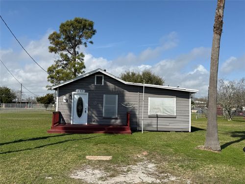 642 5th St, San Leon, TX, 77539-2914 | Card Image