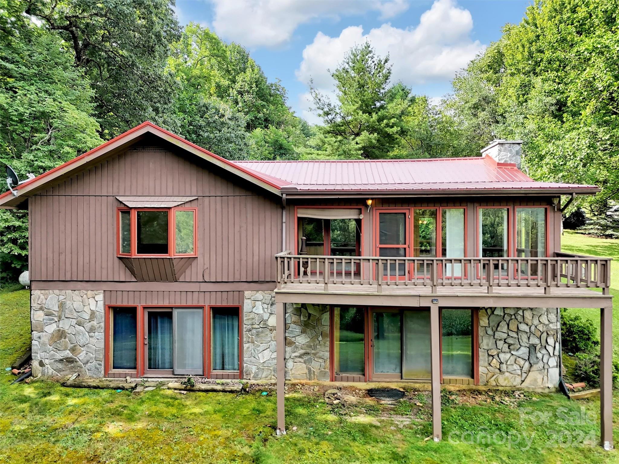 Sams Trl, Waynesville, NC 28786