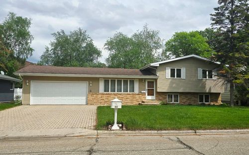 610 Kneale Ave S, Thief River Falls, MN, 56701-3705 | Card Image