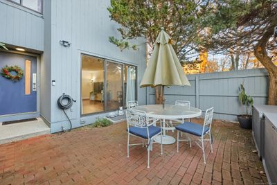 2 Frog Hollow, Condo with 1 bedrooms, 1 bathrooms and 1 parking in Ridgefield CT | Image 2