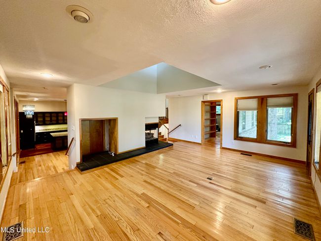 family room2 | Image 4