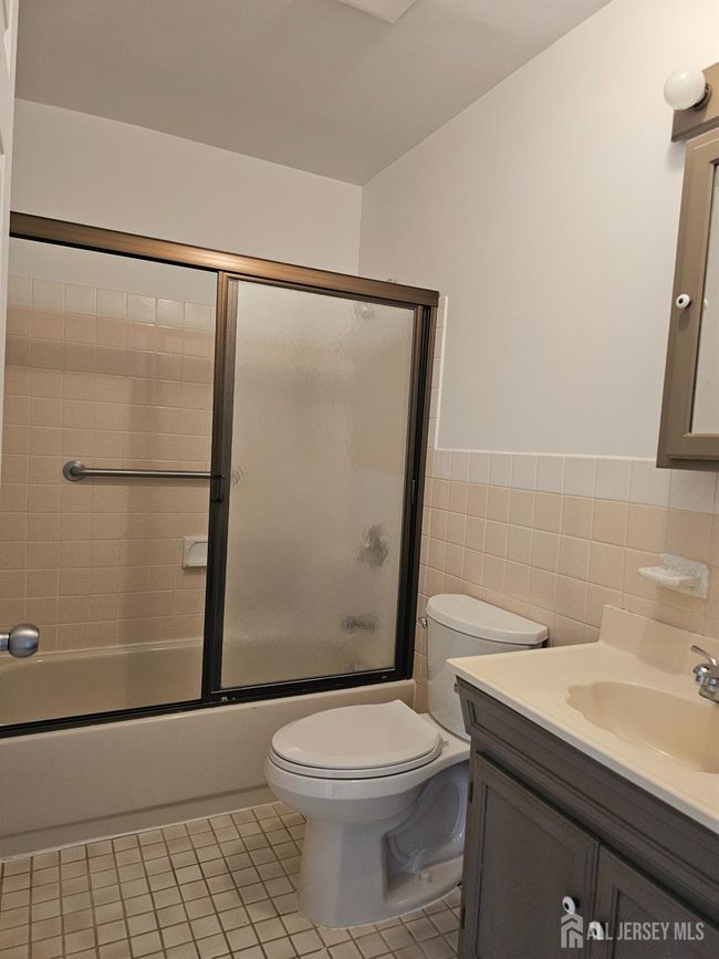 E - 144 Beverly Hill Ter, Townhouse with 1 bedrooms, 1 bathrooms and null parking in Woodbridge NJ | Image 15