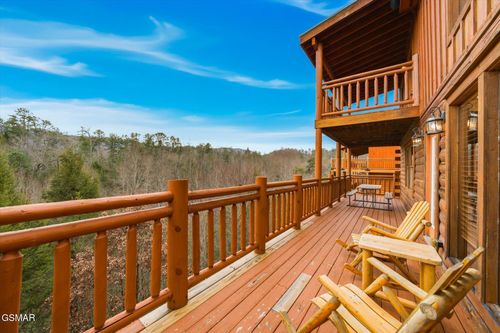 4339 Forest Ridge Way, Pigeon Forge, TN, 37863 | Card Image