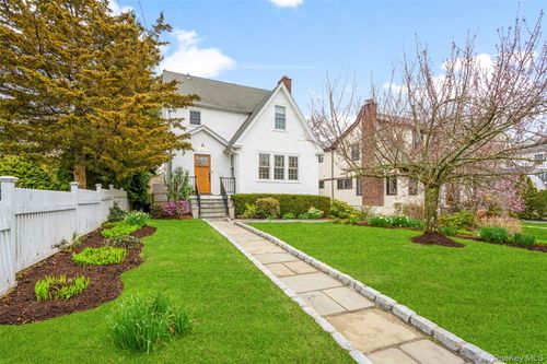60 Elm Ave, Larchmont, NY, 10538-3537 | Card Image